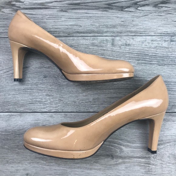 stuart weitzman round toe pumps